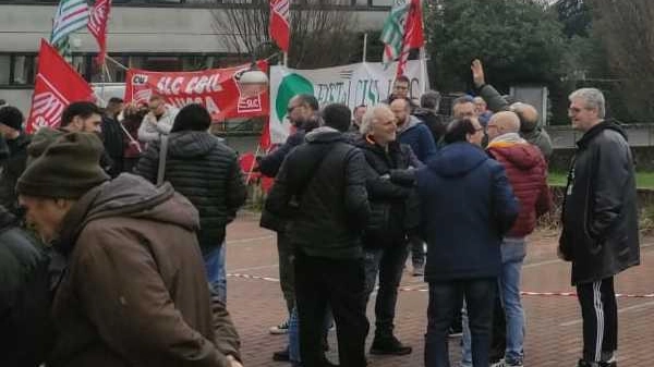 Pro Gest, continua il braccio di ferro Sciopero e presidio dei lavoratori Pro Gest, continua il braccio di ferro Sciopero e presidio dei lavoratori