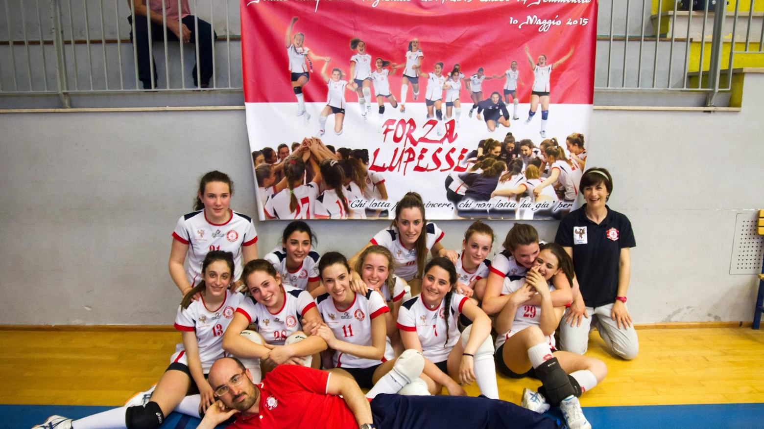 Le ragazze della Lupi Santa Croce Under 14 campionesse regionali con il coach Michele Bulleri
