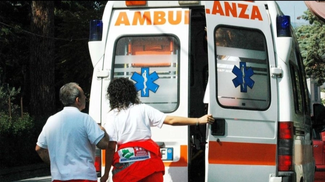 Ambulanza (immagine di repertorio) Ambulanza (immagine di repertorio)