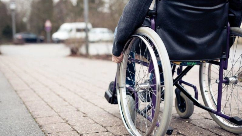 Un territorio a misura di disabili  "È dura spostarsi in carrozzina"
