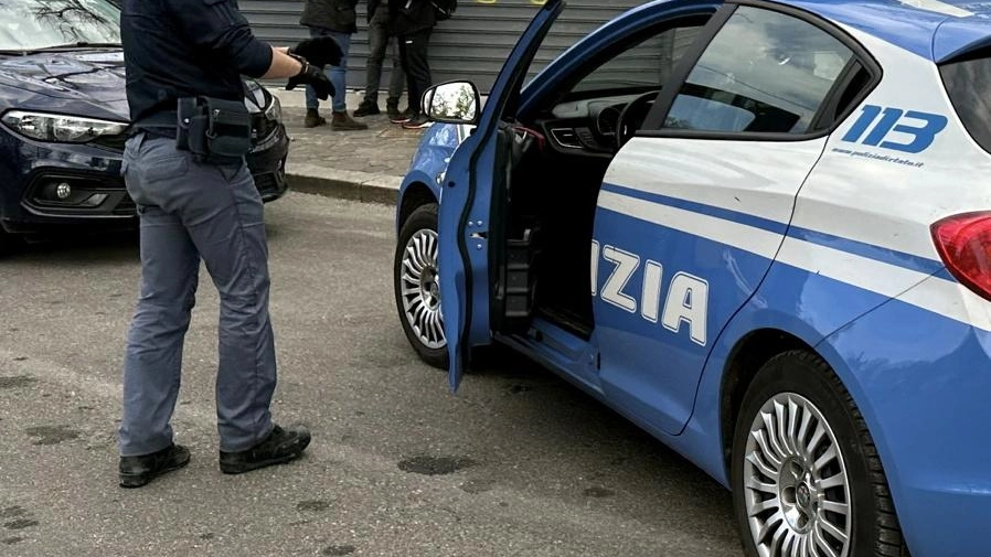 Polizia (foto di repertorio) Polizia (foto di repertorio)