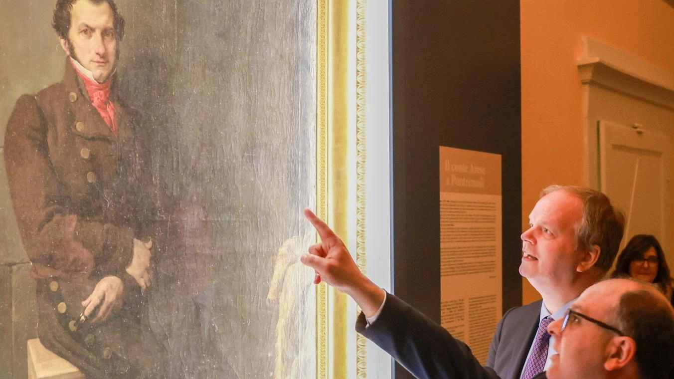 Schmidt chiude ’Uffizi Diffusi’. Cerimonia e dibattito con il direttore. Fazzoletto rosso per i baby ciceroni Schmidt chiude ’Uffizi Diffusi’. Cerimonia e dibattito con il direttore. Fazzoletto rosso per i baby ciceroni