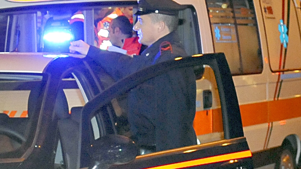 Intervento dei carabinieri per la rilevazione di un sinistro (repertorio) Intervento dei carabinieri per la rilevazione di un sinistro (repertorio)
