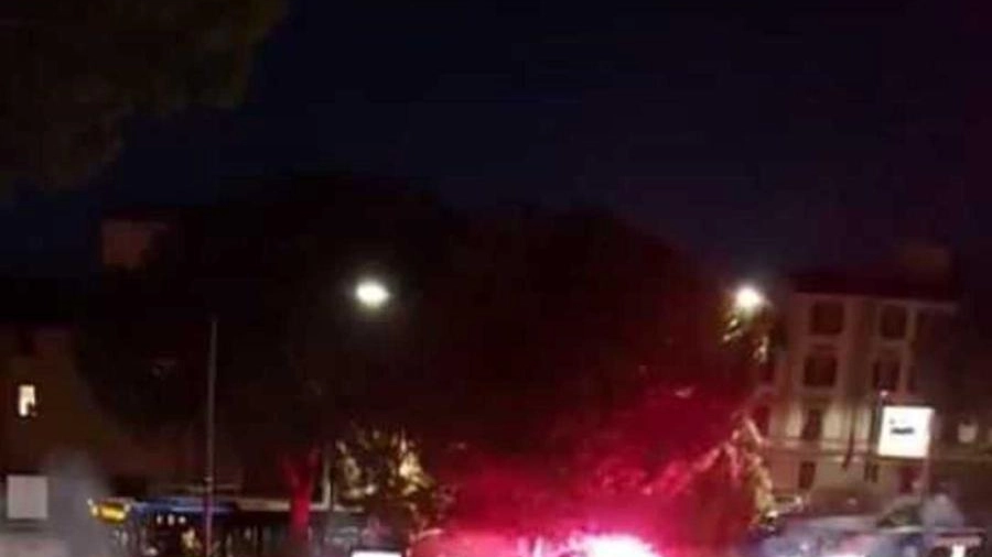 Un frame di uno dei video girati durante gli scontri di piazza Alberti