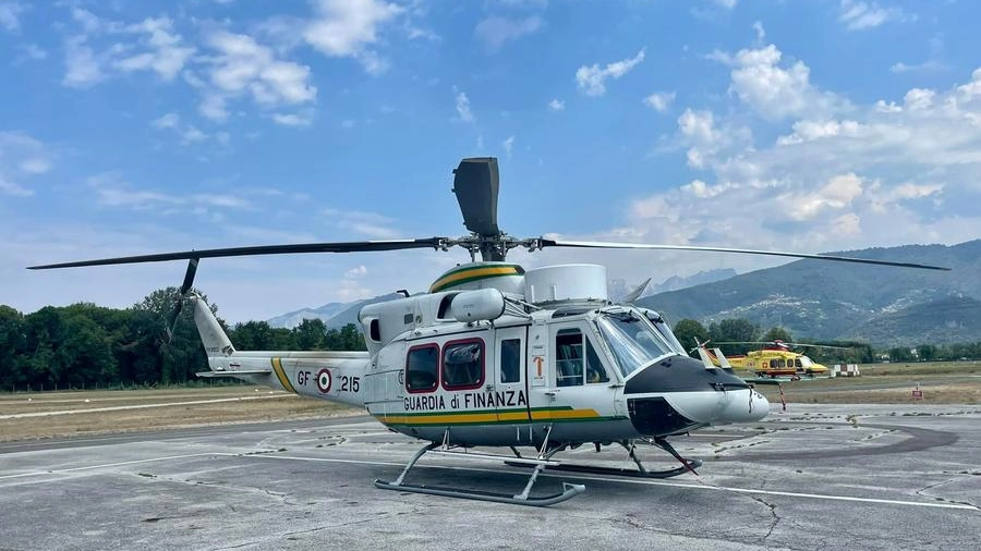 L'elicottero Volpe125 atterrato all'aeroporto di Cinquale
