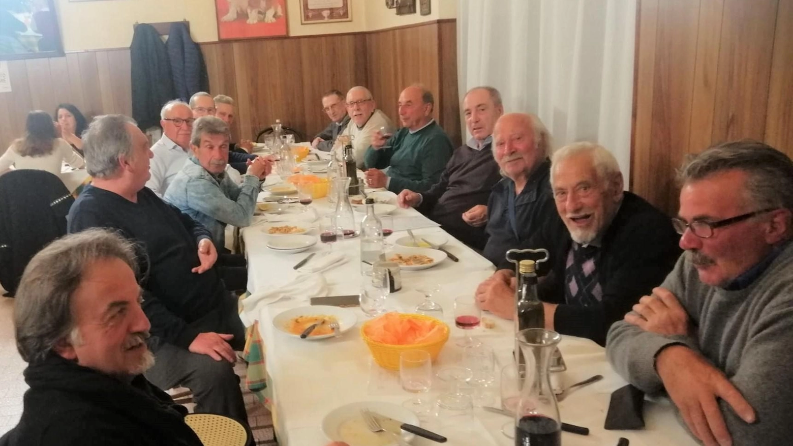 Quelli del Bar Mazzini tra politica e sport Quelli del Bar Mazzini tra politica e sport
