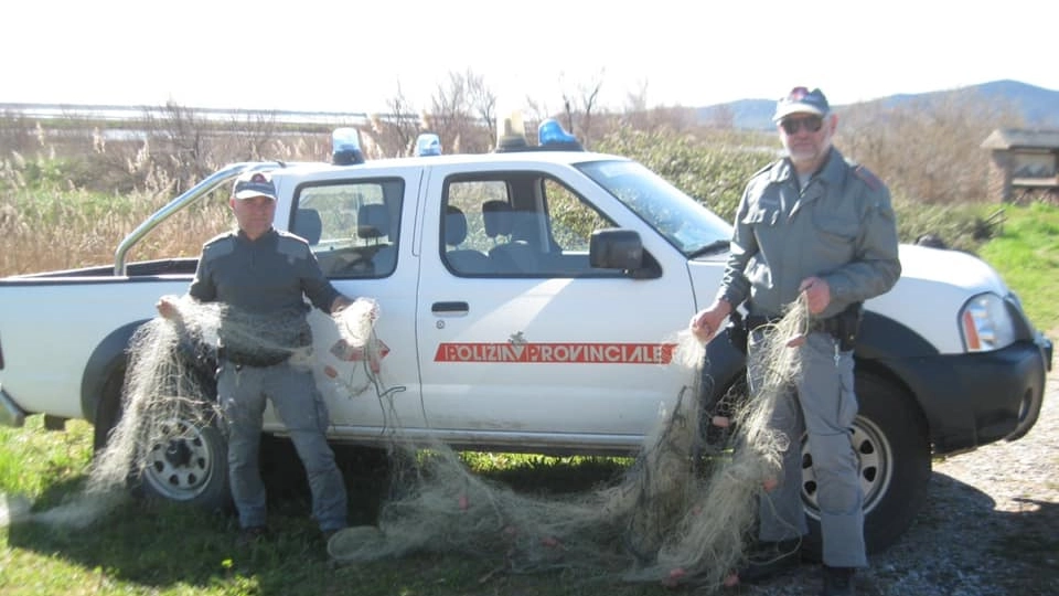 La polizia provinciale ha sorpreso due pescatori di frodo