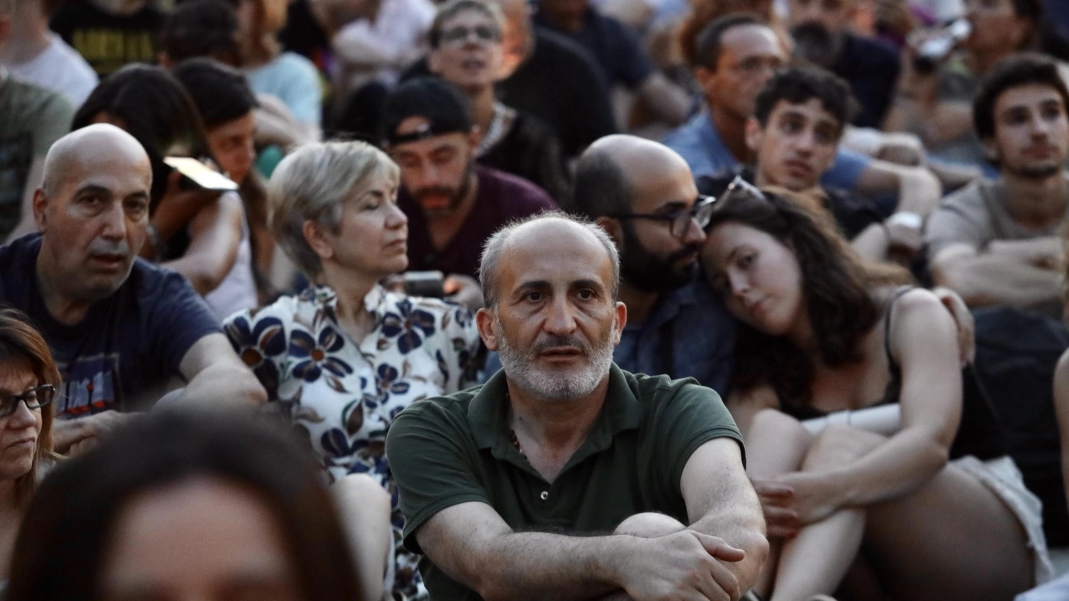 ’Dammi un bacino’, la città si inchina a Nuti Piazza da tutto esaurito per ricordarlo ’Dammi un bacino’, la città si inchina a Nuti Piazza da tutto esaurito per ricordarlo