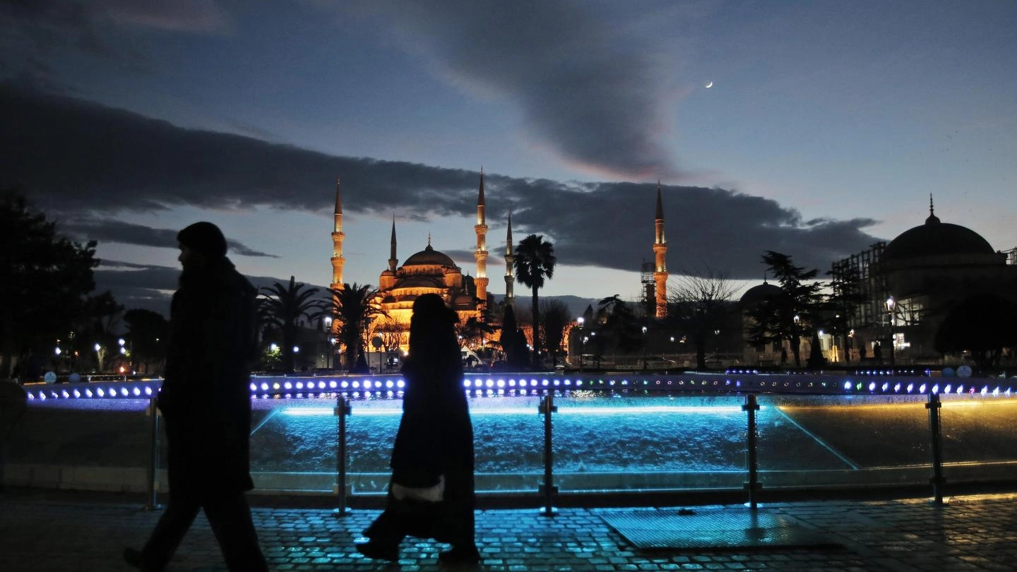Istanbul, la Moschea Blu (Ansa)