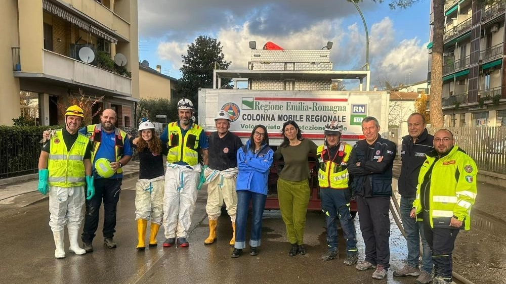 Protezione civile in azione durante l'alluvione