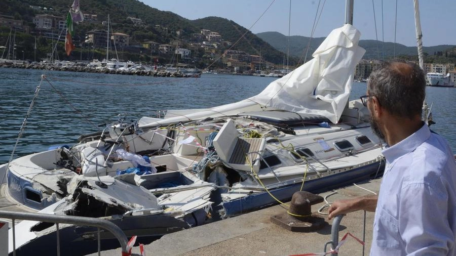 Barca squarciata incidente Monte Argentario