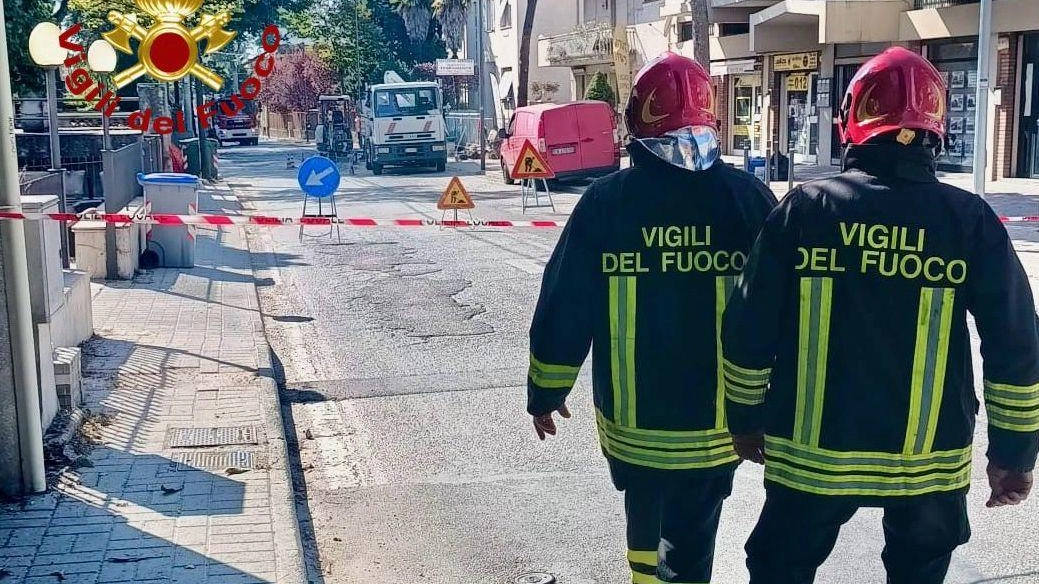 Fuga di gas. Evacuate otto palazzine Fuga di gas. Evacuate otto palazzine