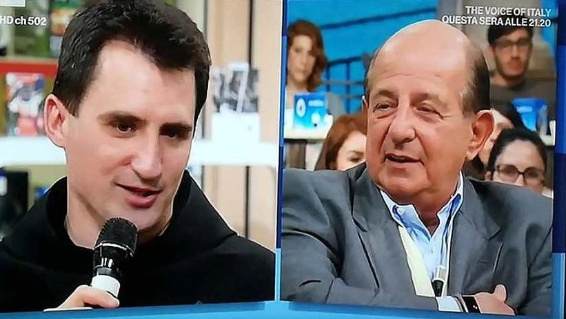 Foto scattata da Nicola Nuti durante la trasmissione di rai 2 «I fatti vostri»: a sinistra padre Iulian, a destra Magalli 
