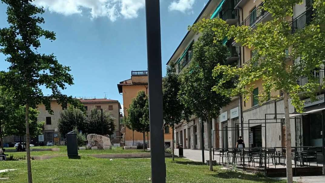 La protesta "Schiamazzi notturni in piazza Mazzini" La protesta "Schiamazzi notturni in piazza Mazzini"