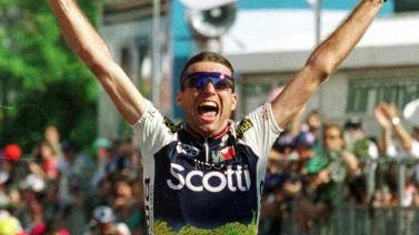 Nicola Miceli vince la tappa di Porto S. Stefano nel 1998