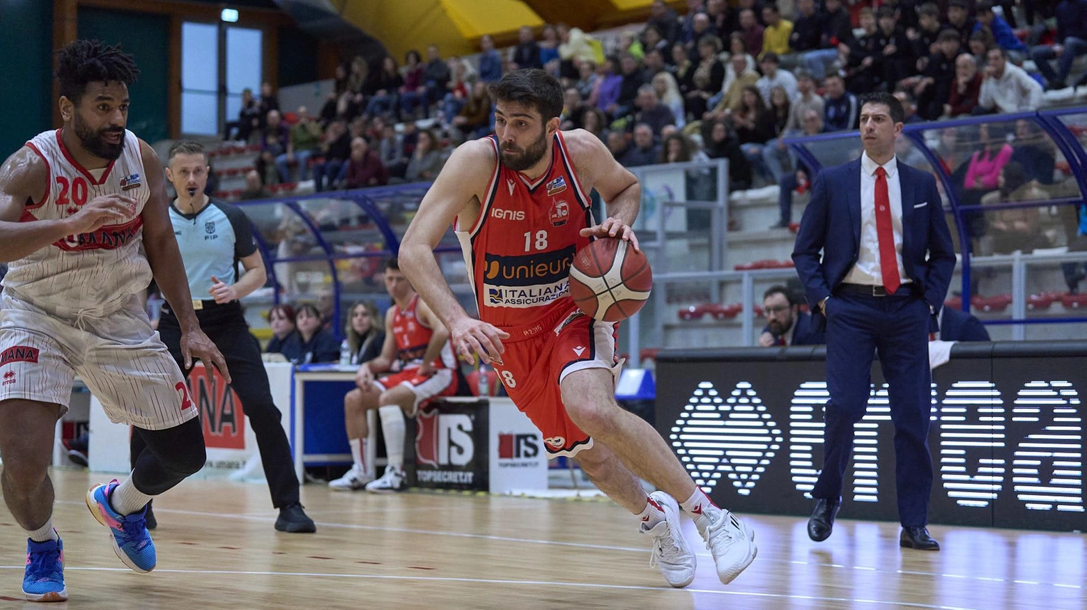 Umana San Giobbe Chiusi ci mette cuore e grinta Ma nel finale si arrende alla capolista Forlì Umana San Giobbe Chiusi ci mette cuore e grinta Ma nel finale si arrende alla capolista Forlì
