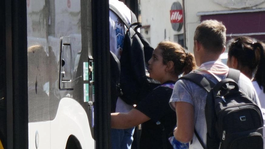 Studenti “appiedati”: "Urgenza imprevista e Autolinee ha tentato di garantire il servizio" Studenti “appiedati”: "Urgenza imprevista e Autolinee ha tentato di garantire il servizio"