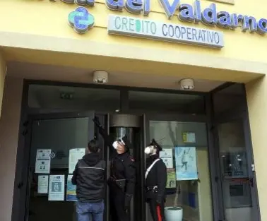 Banche al setaccio: colpi "fotocopia" nella stessa notte, due istituti saccheggiati