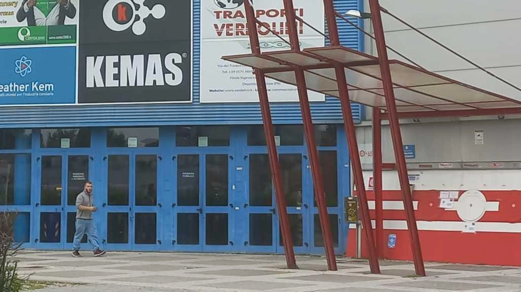 PalaParenti e uffici servizi sociali Il Comune chiede soldi per i cantieri PalaParenti e uffici servizi sociali Il Comune chiede soldi per i cantieri