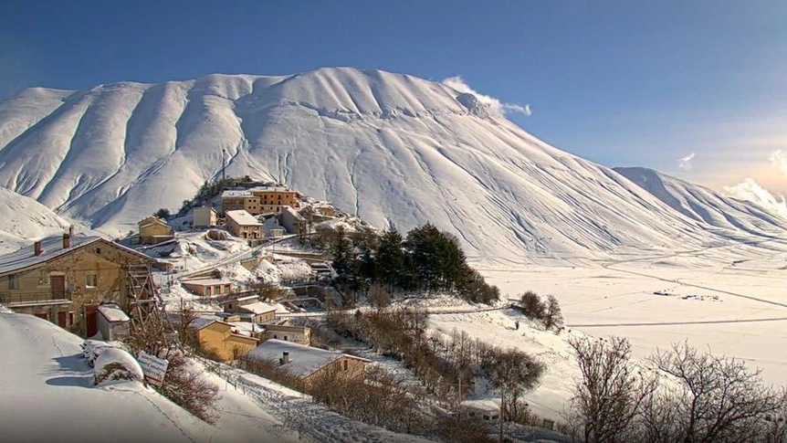 La neve a Castelluccio di Norcia (foto webcam scenaridigitali.com)