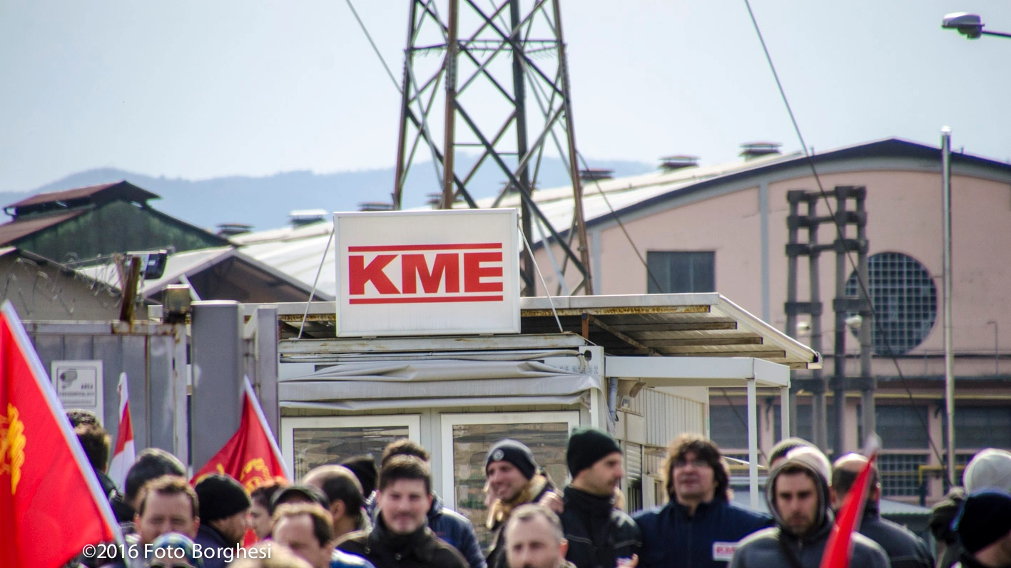 Manifestazione dei dipendenti Kme a Fornaci (foto Borghesi)