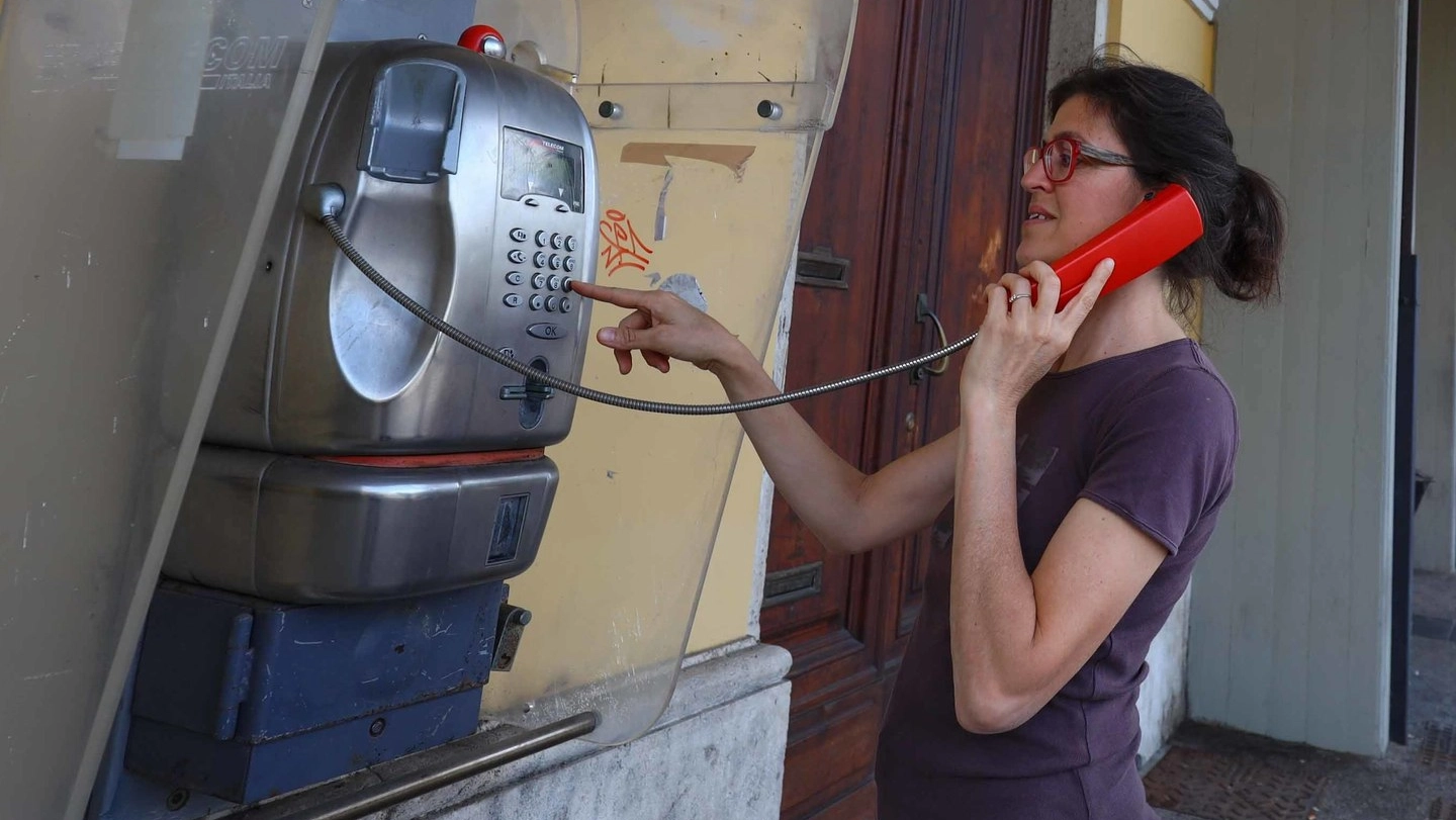 Una delle ultime cabine telefoniche rimaste a Empoli (Gasperini/FotoGermogli)