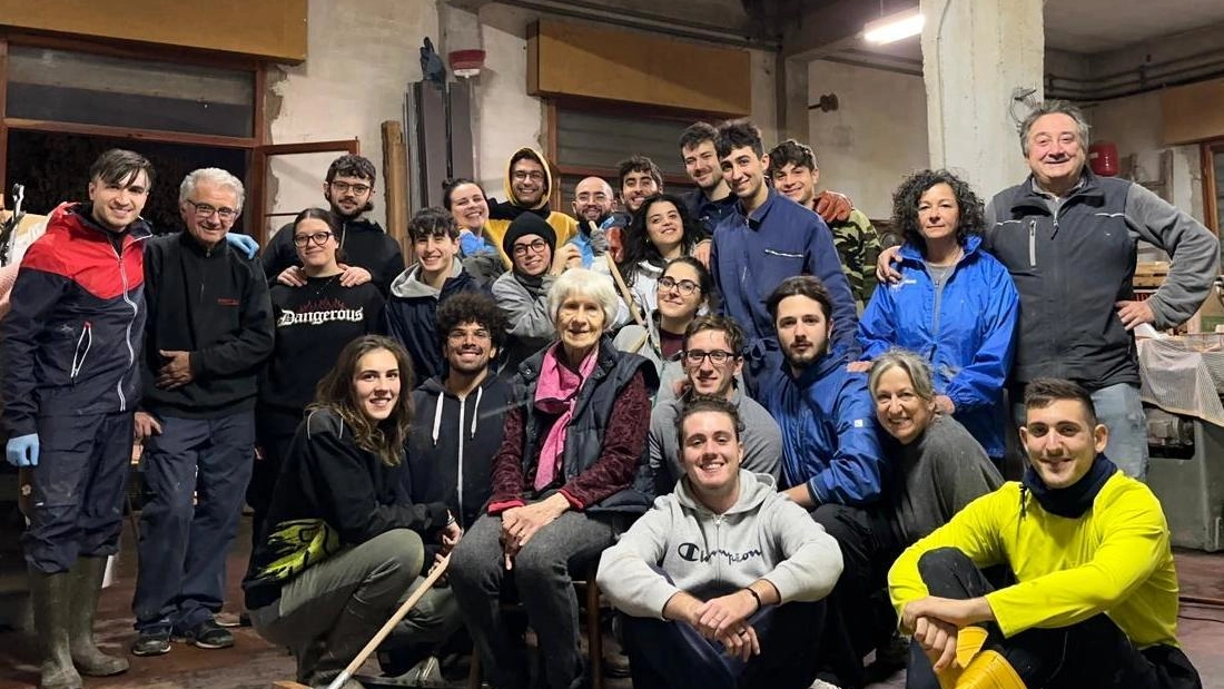 Il sorriso di "nonna" Adriana e la forza di 25 valorosi "nipoti" Il sorriso di "nonna" Adriana e la forza di 25 valorosi "nipoti"