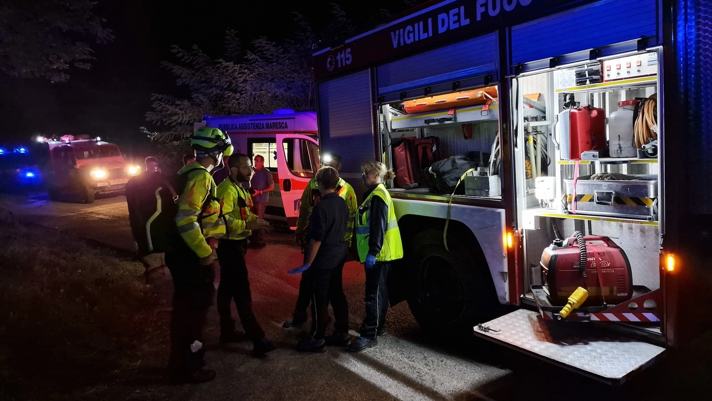 Alcuni momenti delle operazioni di soccorso Alcuni momenti delle operazioni di soccorso