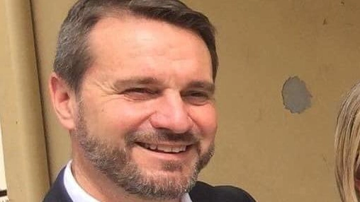 L’ex sindaco oggi scrittore noir Ettore Neri si cimenta col giallo "Omaggio alla mia Seravezza" L’ex sindaco oggi scrittore noir Ettore Neri si cimenta col giallo "Omaggio alla mia Seravezza"