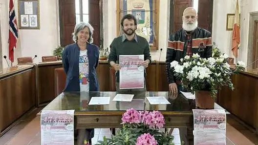 L’azalea torna a colorare il Borgo Mostra-mercato di fiori e piante E non mancano musica ed eventi L’azalea torna a colorare il Borgo Mostra-mercato di fiori e piante E non mancano musica ed eventi