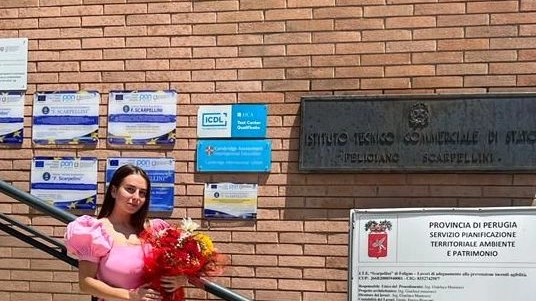 Envera Doka, albanese, 19 anni compiuti a maggio davanti alla sua scuola