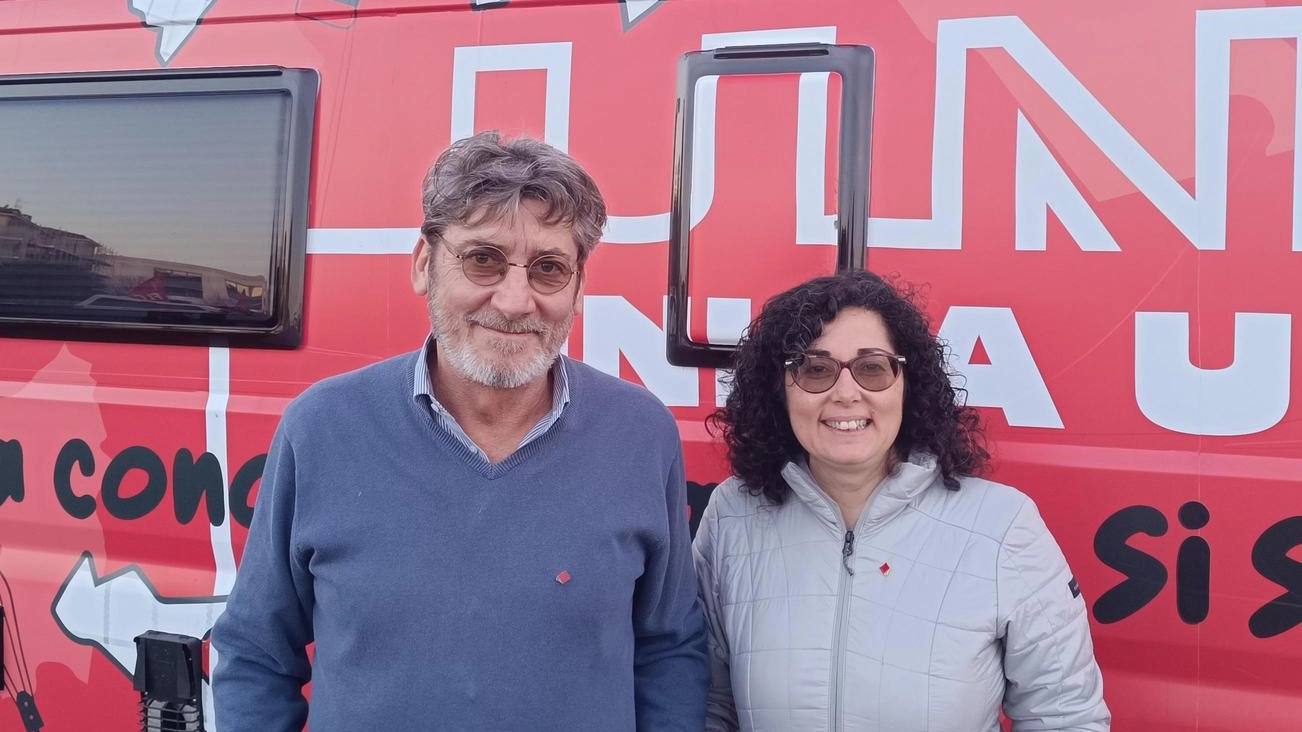 Camper Cgil davanti al Marconi: "Teniamo i riflettori sempre accesi" Camper Cgil davanti al Marconi: "Teniamo i riflettori sempre accesi"