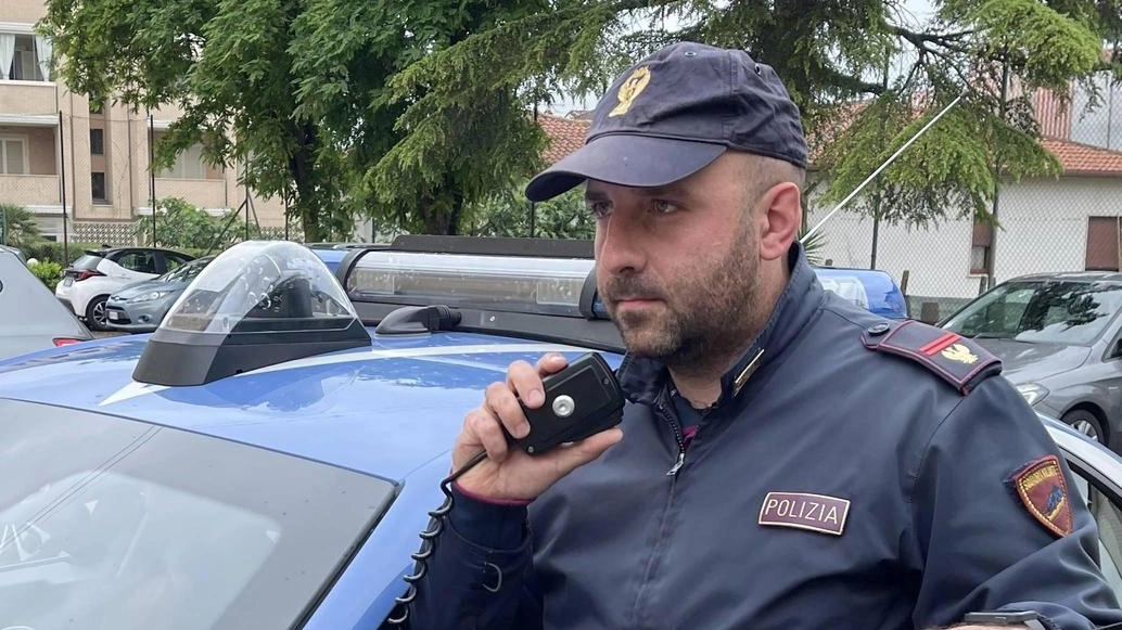 Provoca incidente e tenta la fuga. Poi estrae un coltello: denunciato Provoca incidente e tenta la fuga. Poi estrae un coltello: denunciato