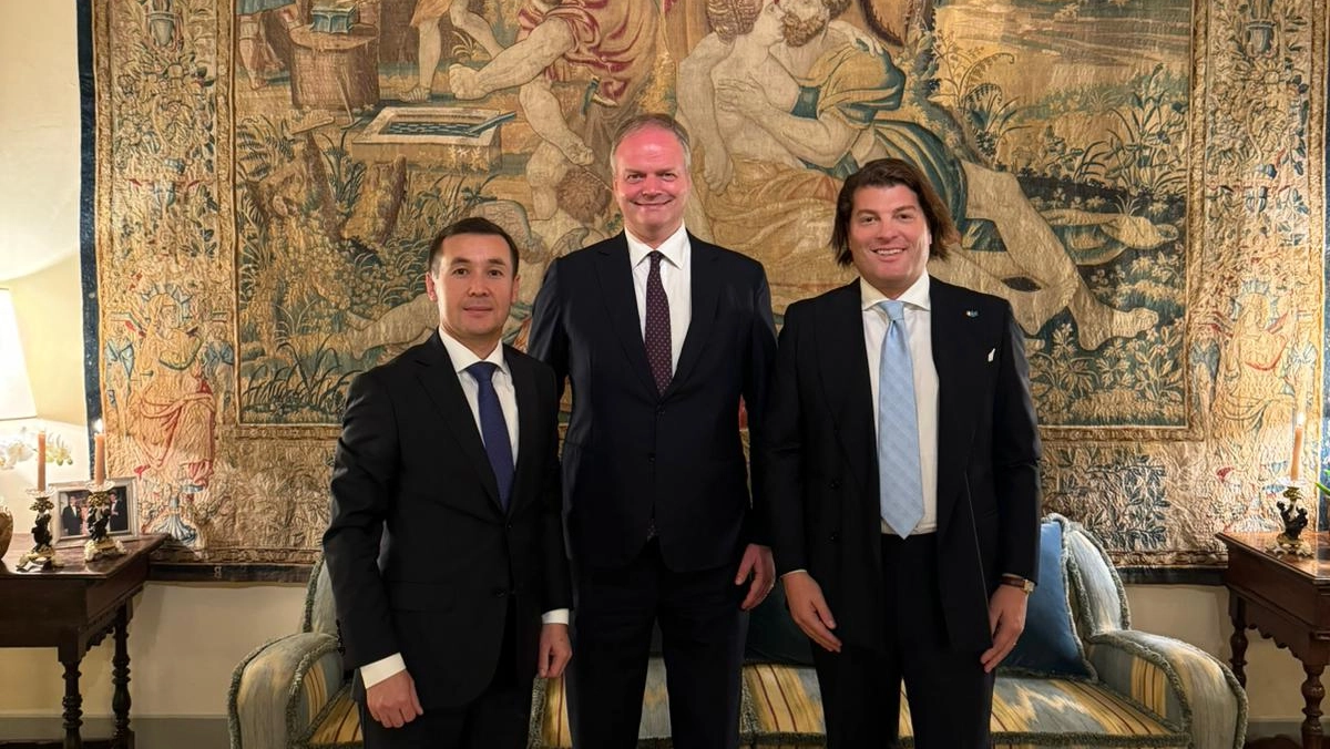 Da sinistra Aibek Sydykov, Eike Schmidt e Federico Albini Da sinistra Aibek Sydykov, Eike Schmidt e Federico Albini