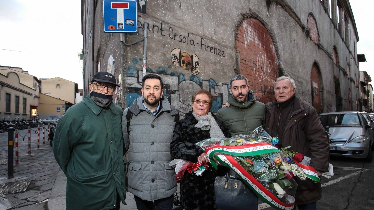 La deposizione di un mazzo di fiori per i martiri delle foibe a Firenze (New Press Photo)