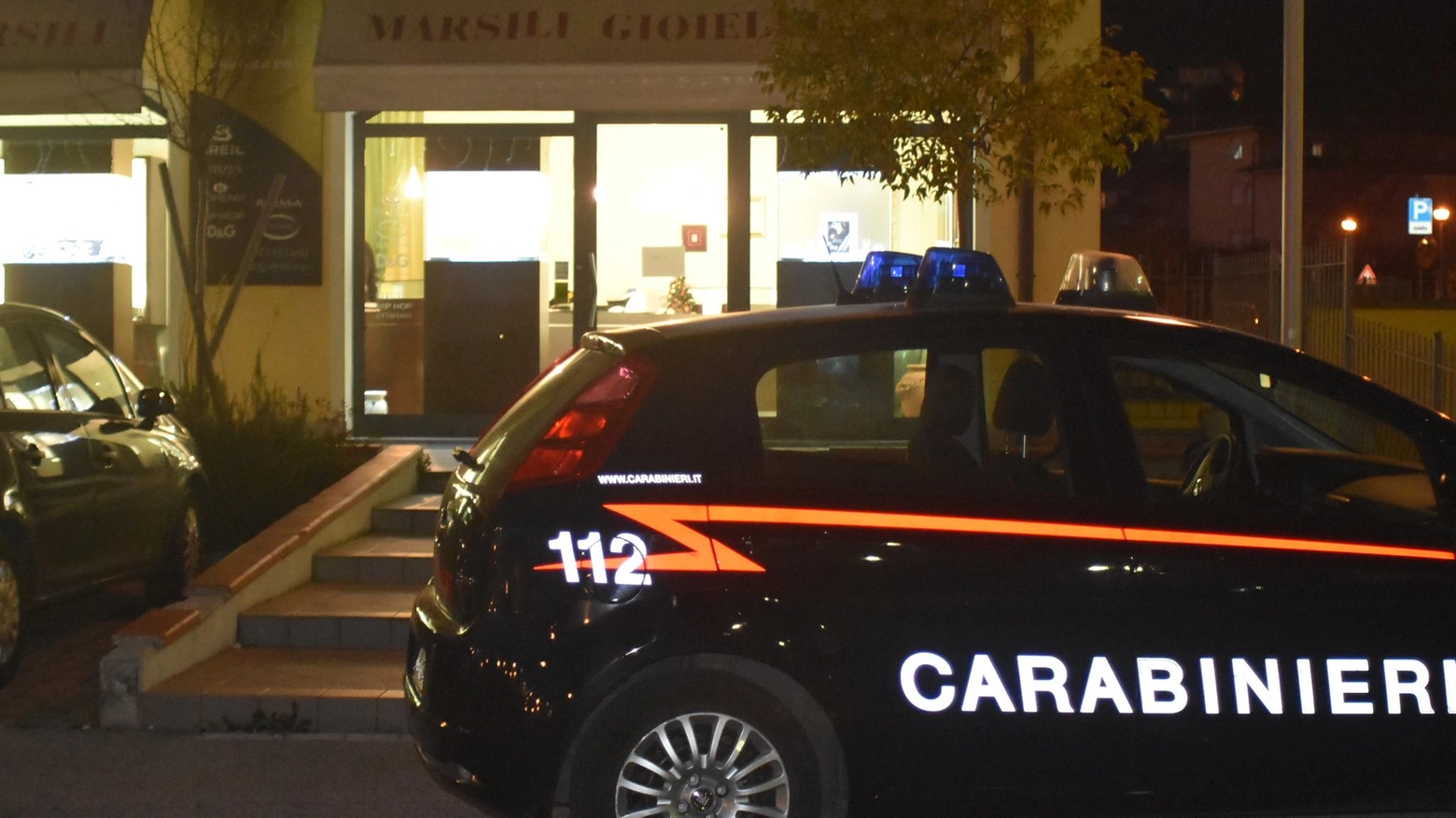 Sulla rapina stanno indagando i carabinieri