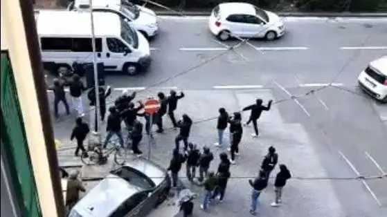 In arrivo venti daspo per i tifosi Trovati gli autori degli incidenti in occasione di Spezia-Verona In arrivo venti daspo per i tifosi Trovati gli autori degli incidenti in occasione di Spezia-Verona