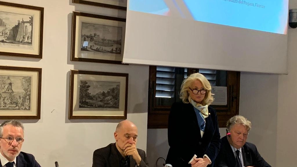 La presidente Silvia Orlandi presenta il progetto a Palazzo del Pegaso