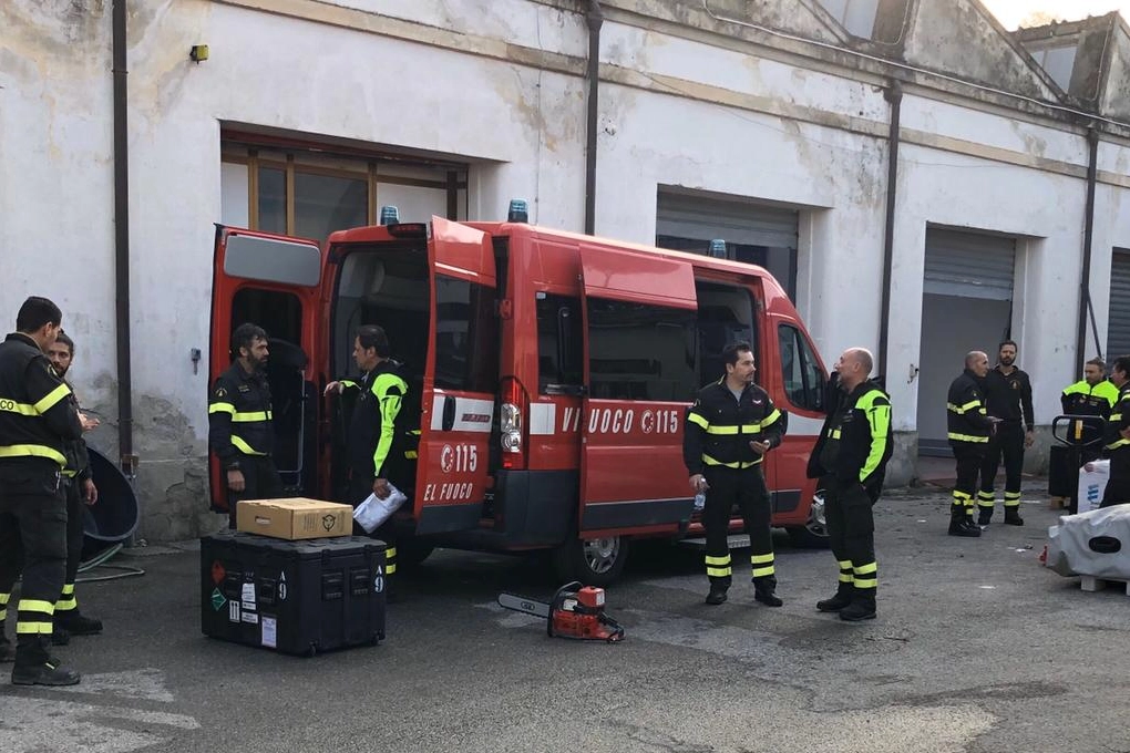 I vigili del fuoco in partenza per l'Albania