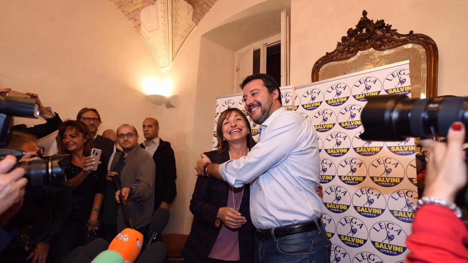 Donatella Tesei è la nuova presidente della Regione. Bianconi le ha telefonato per congratularsi. Vola l'affluenza definitiva