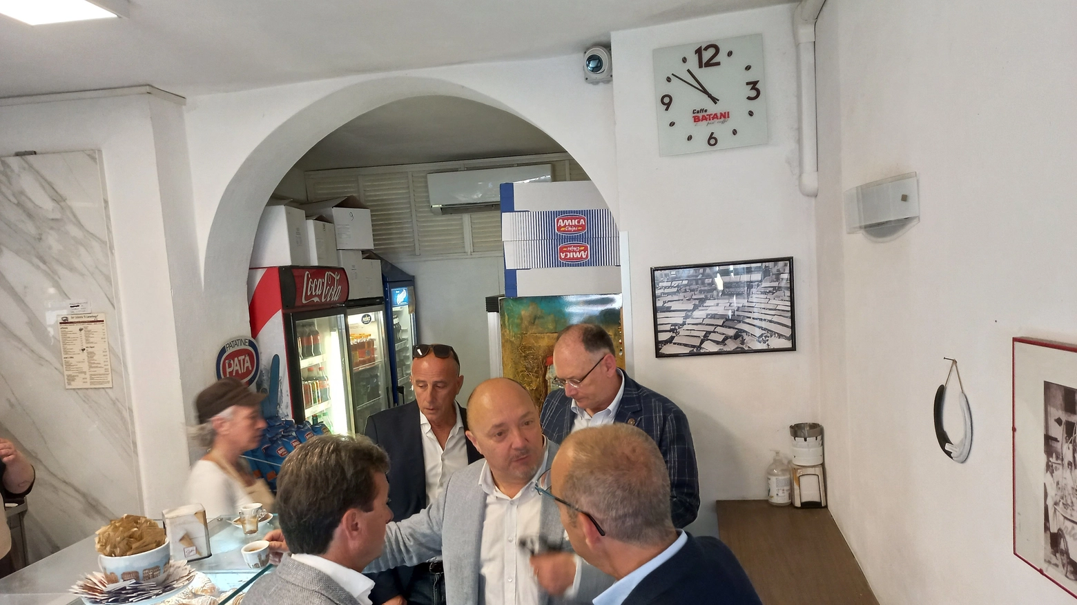 Alcuni capitani prendono un caffè, offerto da Gianluca Testa, prima dell'inizio della riunione (foto Valdesi) Alcuni capitani prendono un caffè, offerto da Gianluca Testa, prima dell'inizio della riunione (foto Valdesi)