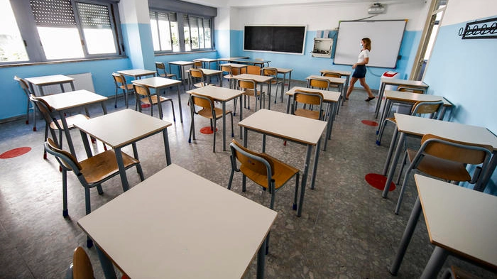 Banchi di scuola (foto repertorio Ansa)