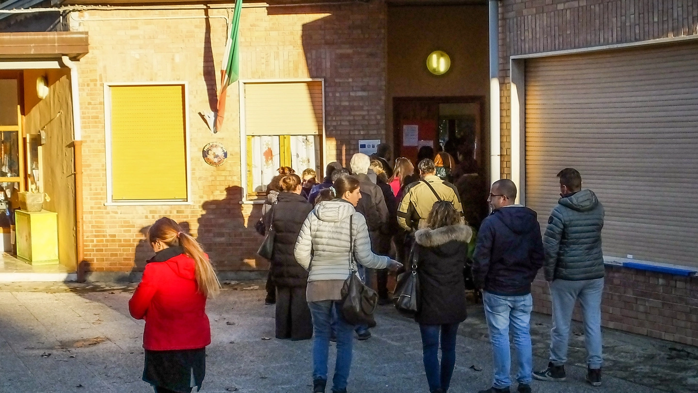Le mamme di fronte all'asilo (Salvini)