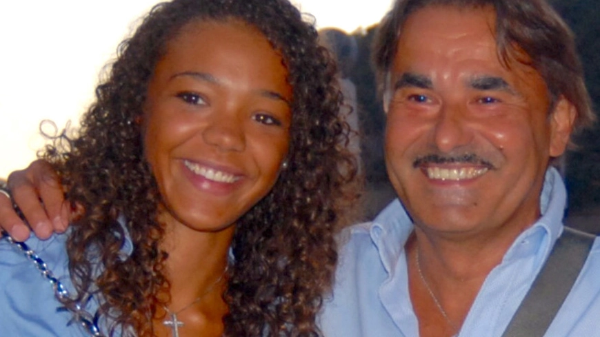 Isabò Barrak e l’avvocato Marco Corini nei momenti felici delle vacanze alle Seychelles