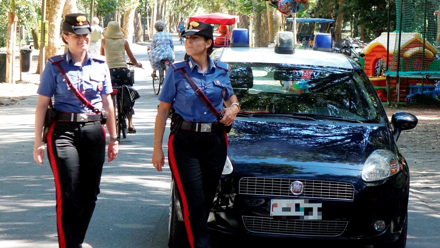 I carabinieri di Torre del Lago hanno raccolto la denuncia delle vittime (foto repertorio) I carabinieri di Torre del Lago hanno raccolto la denuncia delle vittime (foto repertorio)