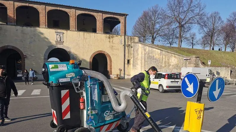 “Il T-Riciclo non basta per tener pulito Rispolverate Glutton, da anni in garage“ “Il T-Riciclo non basta per tener pulito Rispolverate Glutton, da anni in garage“