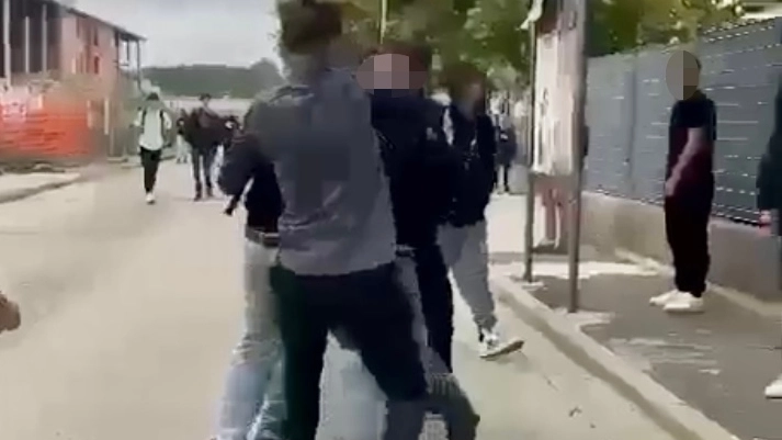 Un fermo immagine del video che ha ripreso l’aggressione