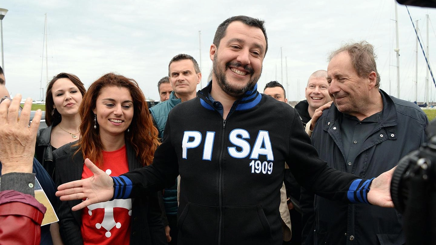 Matteo Salvini a Marina di Pisa (foto Ansa)