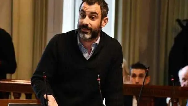 "Il sindaco scappa"  Stoccata di Raspini  sul caso della piscina  del presidente Geal
