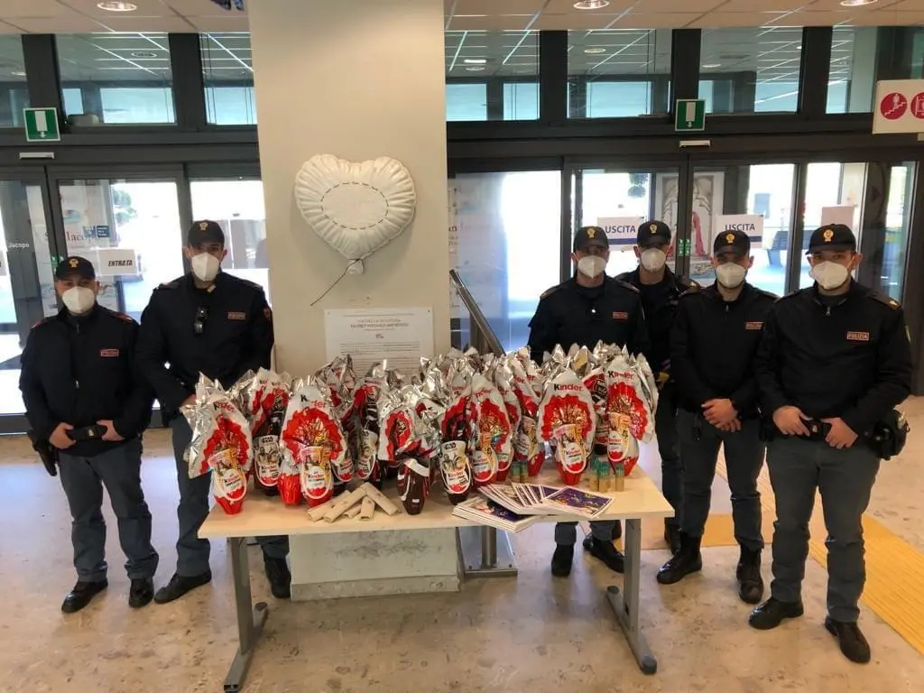 Pasquetta in pediatria Insieme alla Polizia